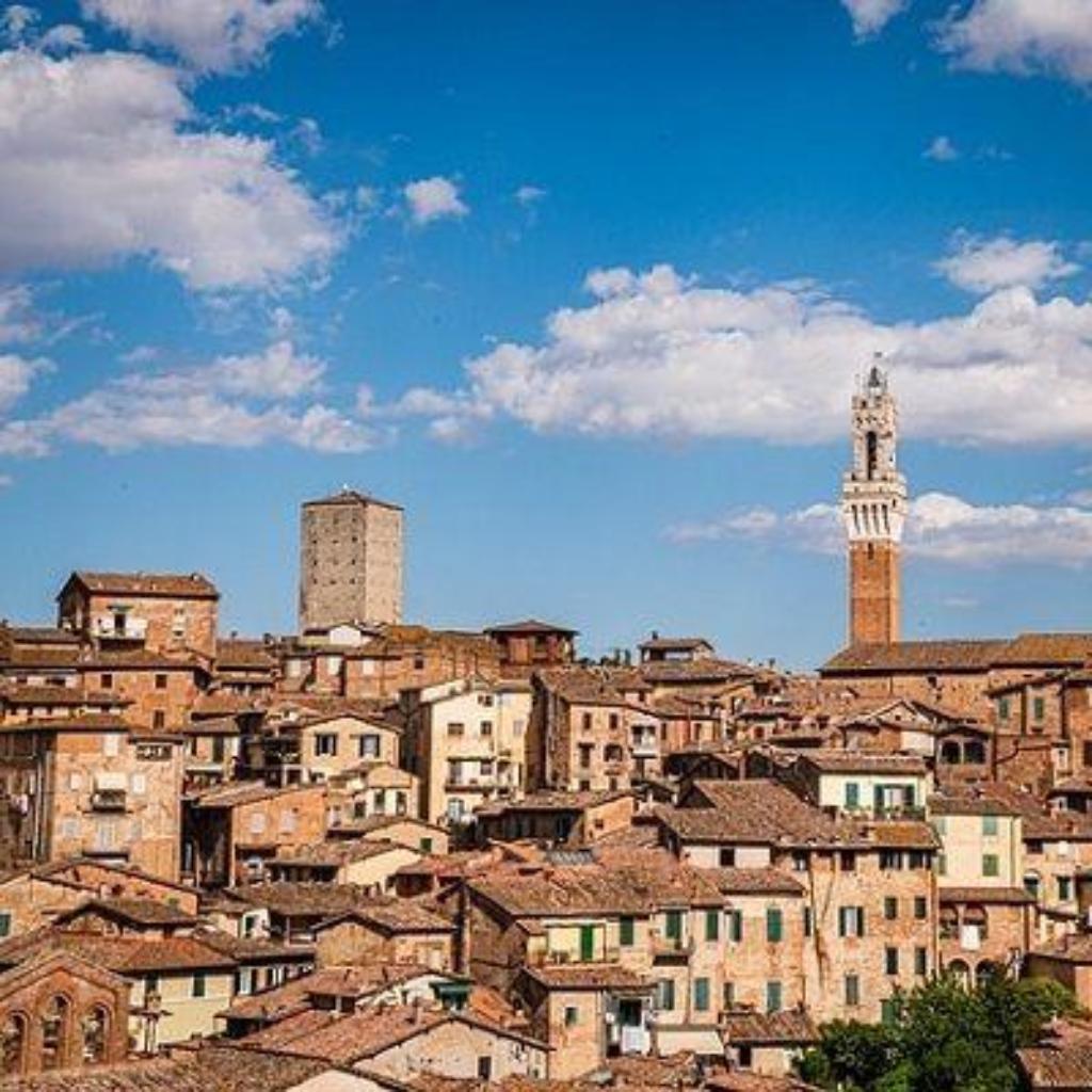 https://pixabay.com/de/photos/siena-stadt-italien-tourismus-7311779/